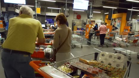 Einkaufen-Im-Supermarkt-Colruyt