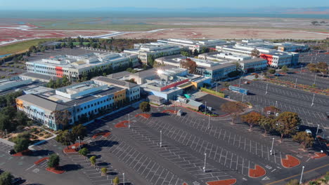 Meta-headquarters-buildings-on-campus,-aerial-view