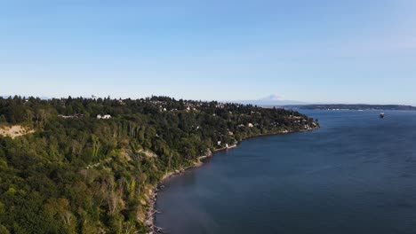 Aerial-drone-shot-over-the-blue-sea-of-​​the-Pacific-Northwest-of-Washington