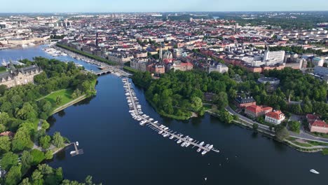 Impresionante-Paisaje-Urbano-Aéreo-De-Estocolmo,-Suecia