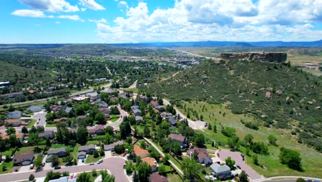 Aerial-Drone-Flyover-of-houses-and-real-estate-in-Castle-Rock-Colorado,-outside-of-Denver-and-Colorado-Springs