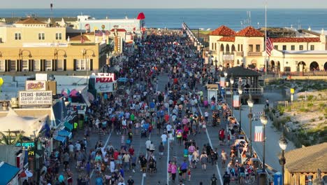 Crowded-beach-boardwalk