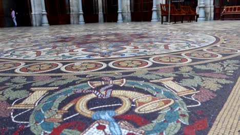 Tilt-up-shot-of-mosaic-floor-at-Courtyard-of-Nations-in-Palacio-da-Bolsa,-Porto