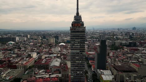 Wolkenkratzer-Abenteuer-In-Der-Innenstadt-Von-CDMX:-Torre-Latinoamericana,-Mexiko-Stadt