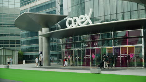 People-Enter-to-Coex-Mall-Through-East-Entrance-in-Seoul,-South-Korea