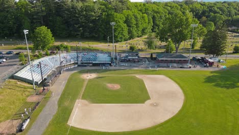 Eine-4K-Drohnenaufnahme,-Die-Ein-Baseballfeld-Zeigt