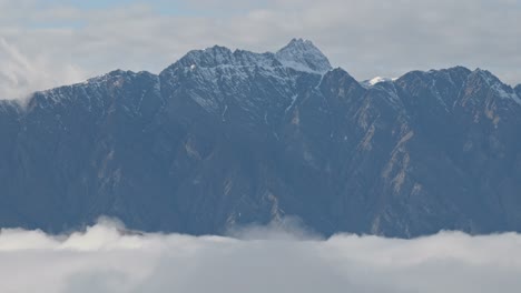 Cloud-inversion-below-the-Remarkables-mountain-range-in-Queenstown,-NZ