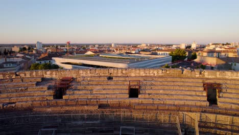 Der-Blick-Von-Der-Antiken-Arena:-Den-Sonnenuntergang-Im-Musée-De-La-Romanité-Von-Den-Arenas-De-Nimes-Aus-Erkennen