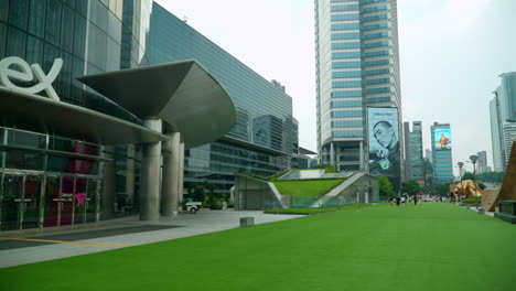 Arquitecturas-Modernas-Y-Fachada-De-Alta-Tecnología-En-El-Centro-Comercial-Starfield-Coex-Cerca-De-La-Estación-Samseong-En-Seúl,-Corea-Del-Sur.