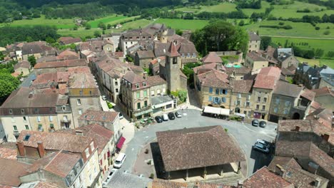 Plaza-Del-Mercado-Ciudad-De-Belves-Dordoña-Francia-Drone,antena