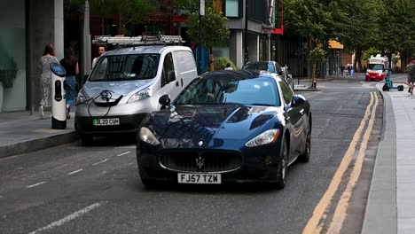 Maserati-GranTurismo-Modena-driving-past-the-Tate-Modern,-Southwark,-London,-United-Kingdom