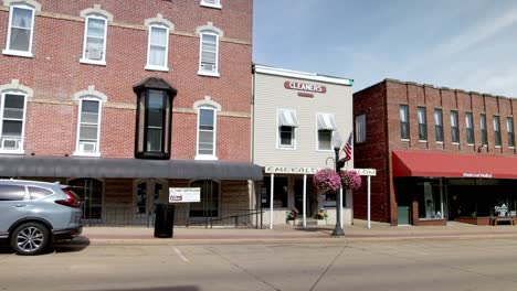 Downtown-Geneseo,-Illinois-with-gimbal-video-panning-left-to-right