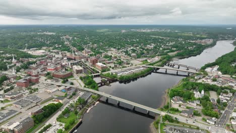 Drone-shot-of-Bangor,-Maine's-burgeoning-downtown-on-the-Penobscot-River