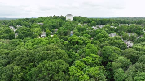 Luftaufnahme-Des-Wasserturms-Von-Bangor-Im-Summit-Park-In-Bangor,-Maine