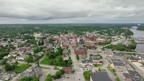 Drone-shot-of-Bangor,-Maine's-downtown-area