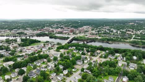 Drone-shot-of-Bangor,-Maine-on-an-overcast-day