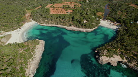 Turquoise-Waters-of-Cala-Mondragó-and-S’Amarador-in-Mallorca,-Spain-Aerial
