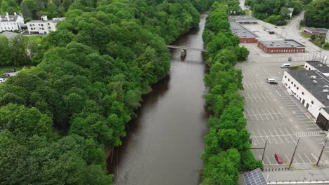 Drone-shot-of-the-Penobscot-River-cutting-through-Bangor,-Maine