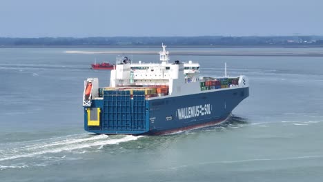 Luftaufnahme-Des-Frachtschiffs-Wallenius-Sol-An-Der-Mündung-Der-Westerschelde,-Neuseeland,-Niederlande