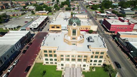 Luftaufnahmen-Des-Gerichtsgebäudes-Von-Cook-County-In-Gainesville,-Texas