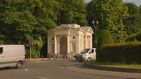 Gate-to-the-Bois-de-La-Cambre-Public-Park-in-Brussels,-Belgium