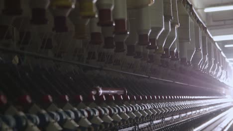 Großer-Kommerzieller-Textilwebstuhl,-Einfädelmaschine,-Spinnteile,-Textilfabrik,-Punjab,-Pakistan
