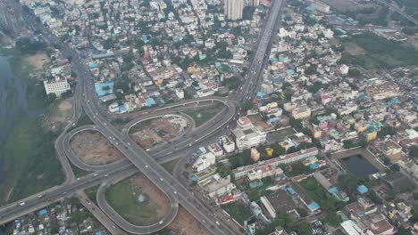 Kreuzung-Chennai-Koyembedu-Aus-Der-Luftperspektive-Mit-Darstellung-Der-Kleeblattüberführung-Und-Der-Schnellstraße