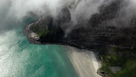 Rotating-drone-footage-of-the-beach-on-the-island-of-Vaeroy,-Lofoten-Islands-in-Norway