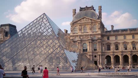 The-Louvre-Museum-Exterior-in-Paris,-Bustling-with-Tourists,-Iconic-Architecture,-and-Rich-Cultural-Experience