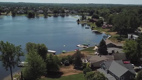 Experimente-La-Serena-Belleza-De-Las-Vistas-Del-Lago-De-Michigan,-Las-Aguas-Cristalinas,-La-Naturaleza-Vibrante-Y-Las-Impresionantes-Puestas-De-Sol.