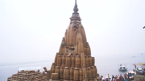 Templo-De-Manikarnika-En-El-Ghat-Del-Río-Ganges-En-Banaras-O-Varanasi-En-Uttar-Pradesh,-India