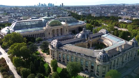 Petit-Palais-and-Grand-Palais-in-Paris-with-La-Défense-business-district-in-background,-France