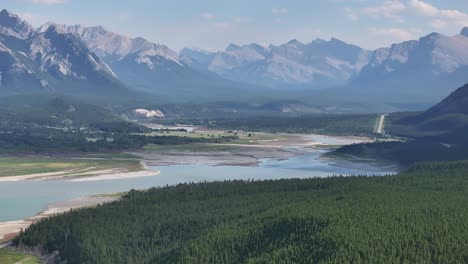 Drone-video-as-it-rises-up-to-reveal-the-North-Saskatchewan-river-flowing-into-Abraham-Lake-in-the-Rocky-Mountains-of-Alberta,-Canada