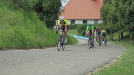 Stunning-HD-footage-of-cyclists-descending-a-hill-in-Jeruzalem,-Slovenia,-during-a-tour-capturing-their-exhilarating-ride