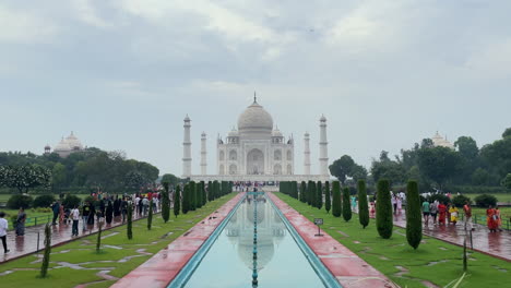 Toma-Del-Taj-Mahal-Desde-La-Puerta-De-Entrada-Principal,-Agra,-Uttar-Pradesh,-India.