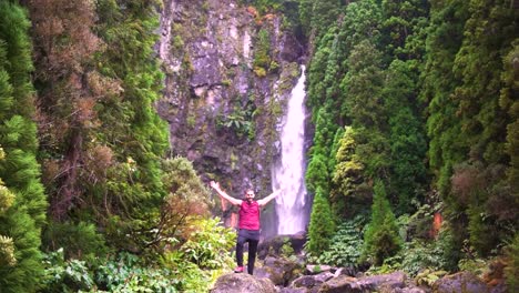 Wasserfall-In-Sao-Miguel,-Azoren