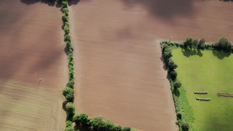 Wolkenschatten-Bewegen-Sich-über-Die-Bretonische-Landschaft-Und-Bebaute-Felder