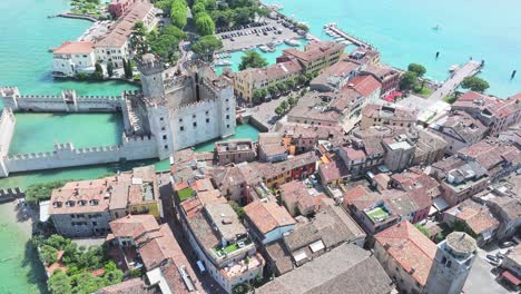 Monumental-Castillo-Scaligero-Castello-Sirmione-Italia-Antena