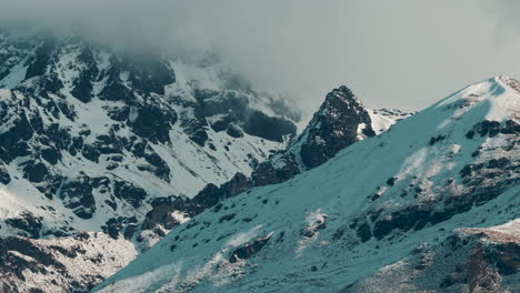 Malerische-Aussicht-Auf-Schneebedeckte-Berge-Im-Winter-In-Queenstown,-Neuseeland