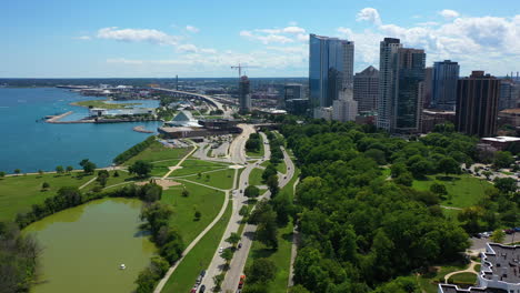 Aerial-view-toward-the-Milwaukee-Art-Museum,-sunny,-summer-day-in-Wisconsin,-USA