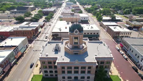 Aerial-footage-of-the-Cook-County-Courthouse-in-Gainesville-Texas