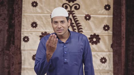 Hombre-Musulmán-Indio-Saludando-De-Adaab