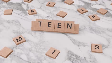 Teenager-Wort-Auf-Scrabble