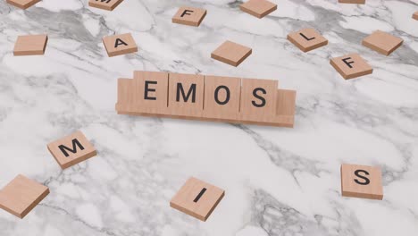 Emos-Wort-Auf-Scrabble