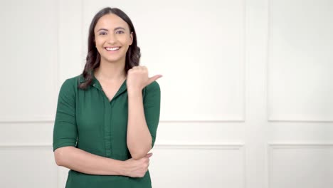 Indian-girl-pointing-right-at-Copy-space