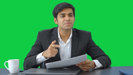 Angry-Indian-manager-shouting-on-employees-Green-screen