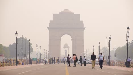 Wide-shot-of-India-gate