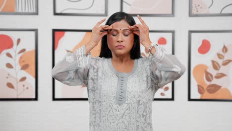 Indian-mother-having-a-headache