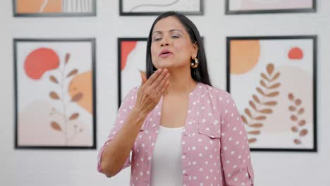 Modern-Indian-woman-giving-flying-kiss