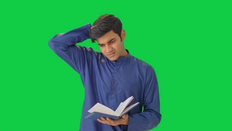 Hombre-Indio-Confundido-Pensando-Y-Escribiendo-Pantalla-Verde